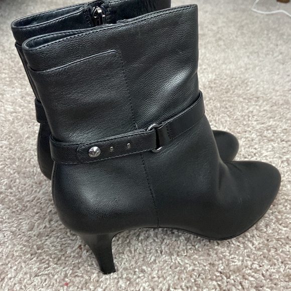 Anne Klein women’s size 8 gorgeous black heeled boots, excellent condition! - Picture 3 of 6